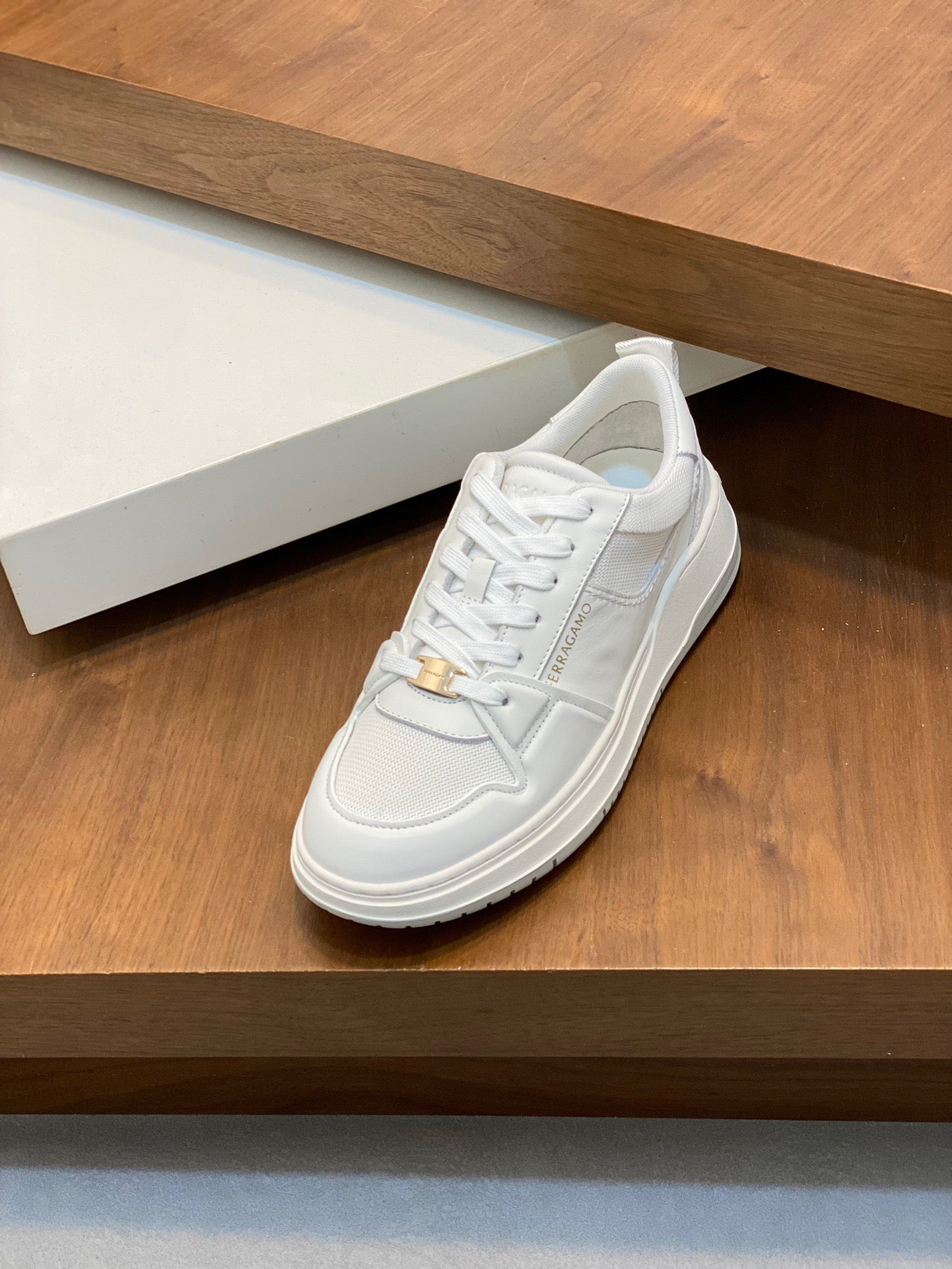 FERRAGAMO Panelled Sneakers (VARIOS COLORES)