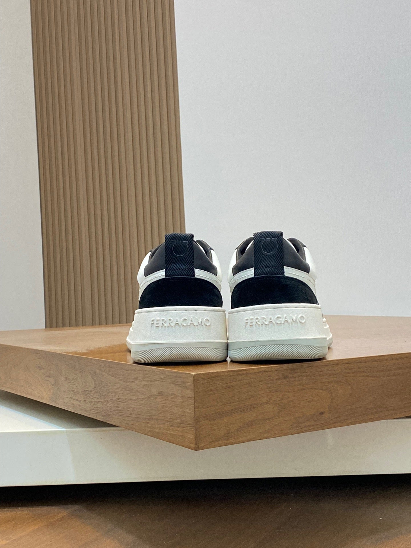 FERRAGAMO Panelled Sneakers (VARIOS COLORES)