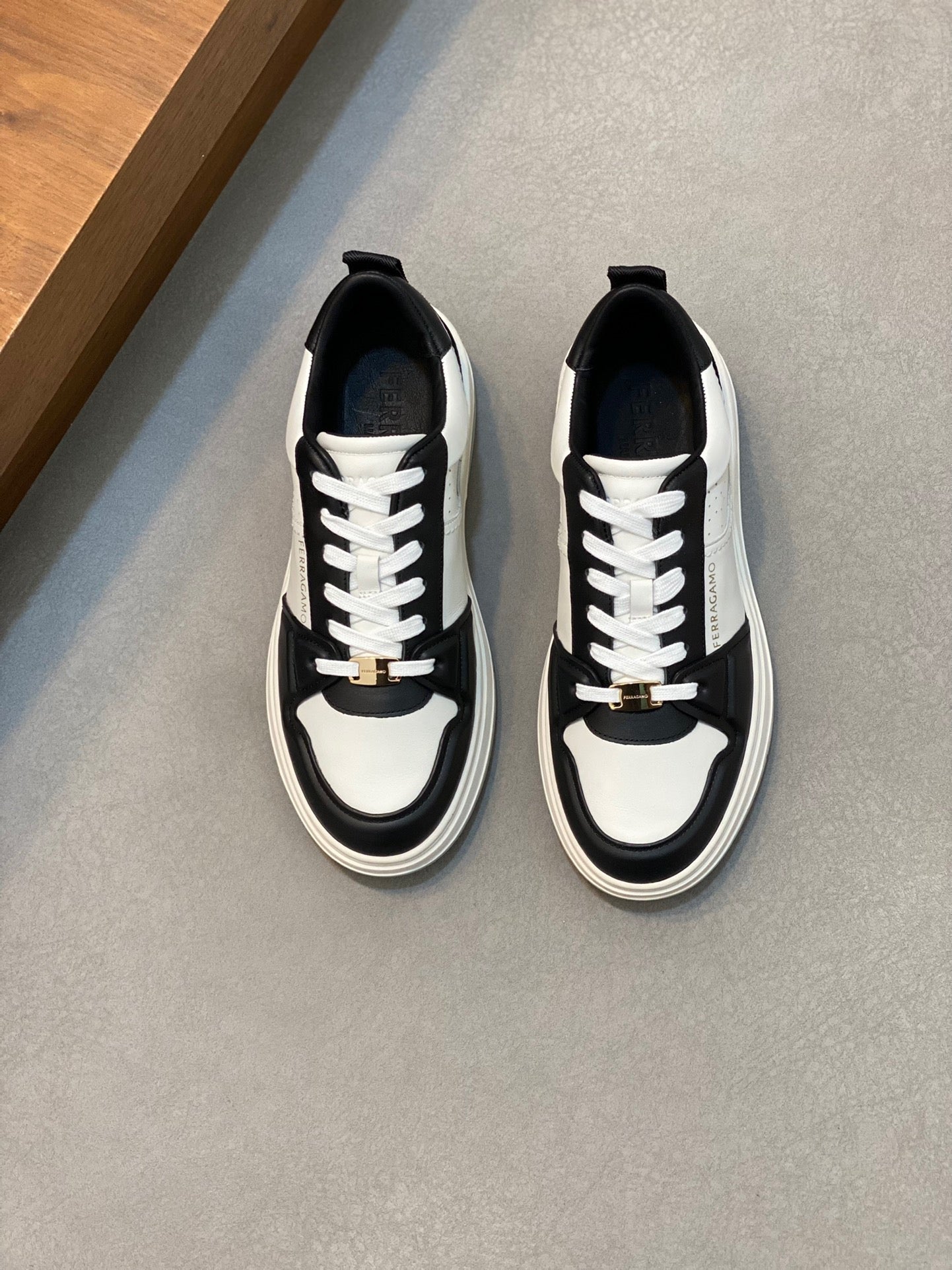 FERRAGAMO Panelled Sneakers (VARIOS COLORES)