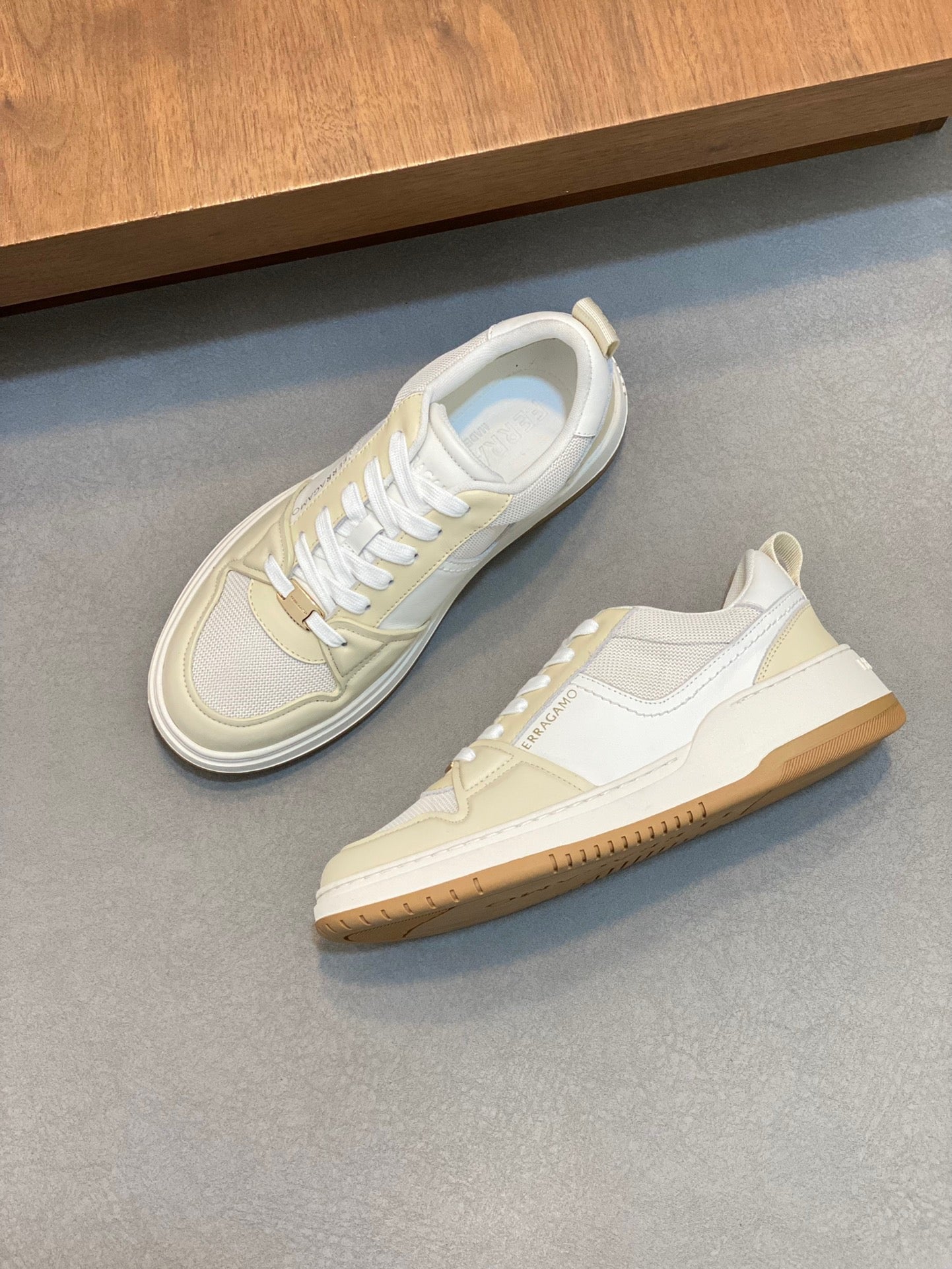 FERRAGAMO Panelled Sneakers (VARIOS COLORES)