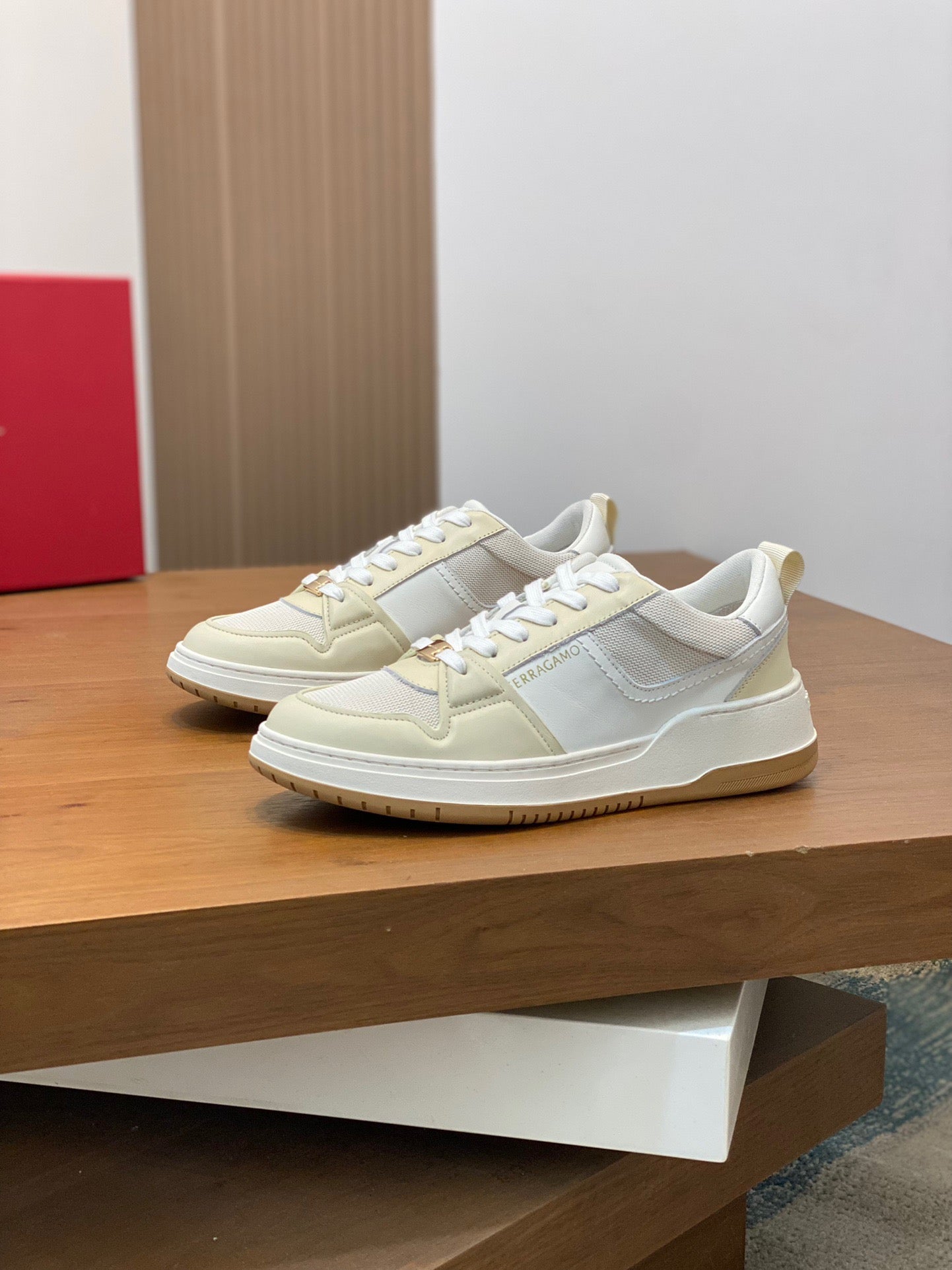 FERRAGAMO Panelled Sneakers (VARIOS COLORES)
