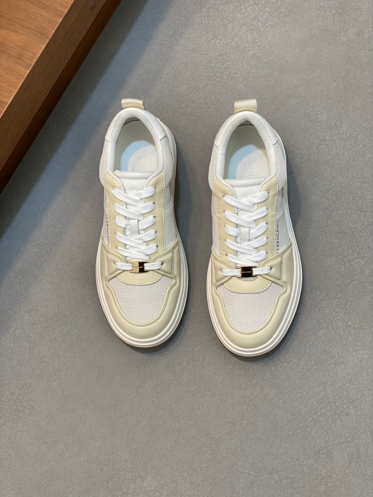 FERRAGAMO Panelled Sneakers (VARIOS COLORES)