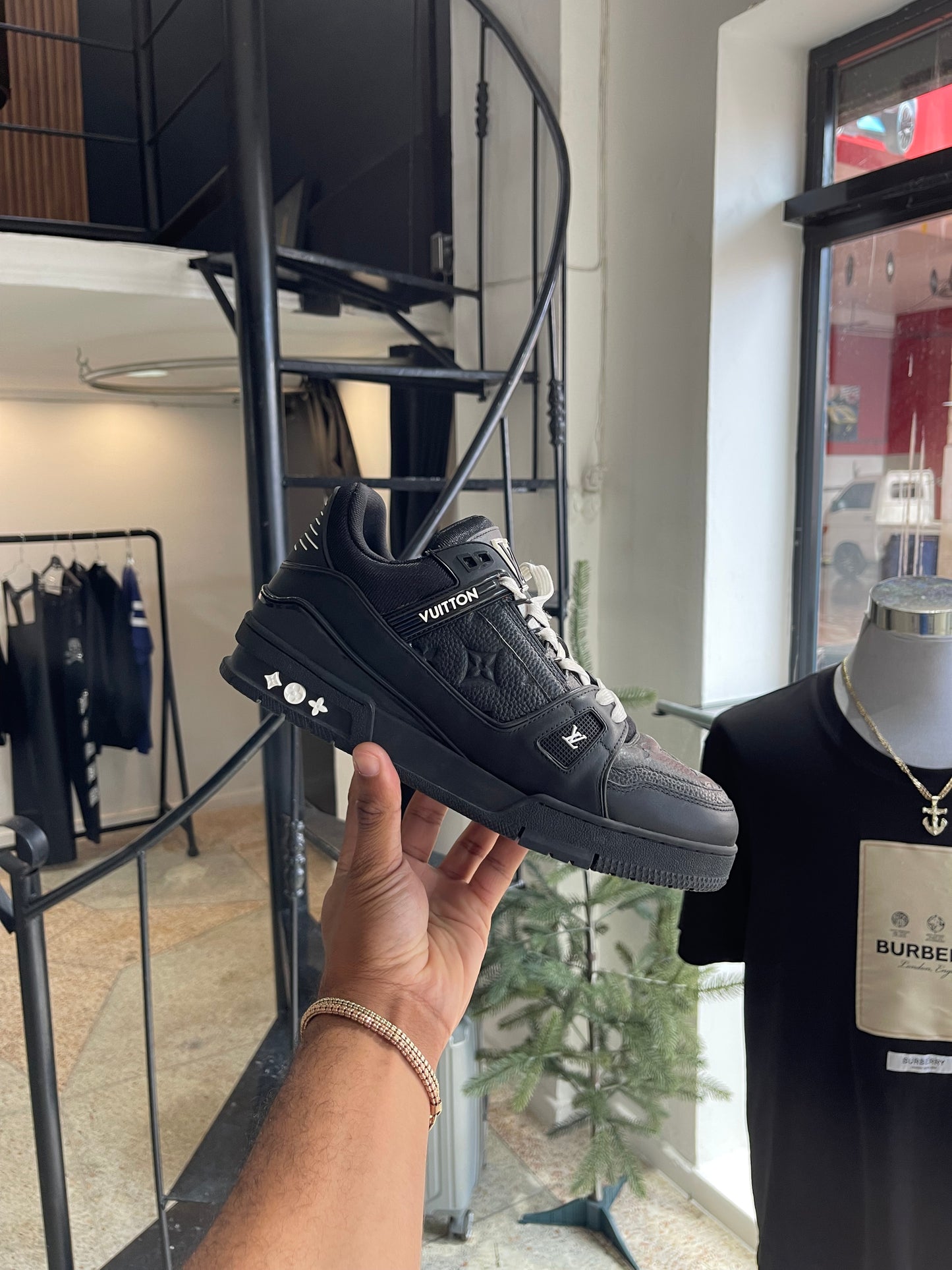 Size 42. calzado LV HOT SALE