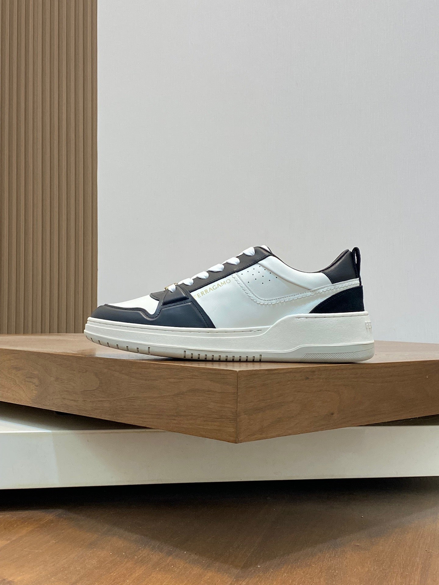 FERRAGAMO Panelled Sneakers (VARIOS COLORES)