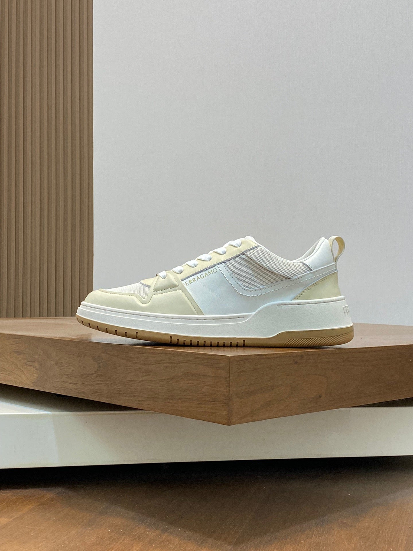 FERRAGAMO Panelled Sneakers (VARIOS COLORES)