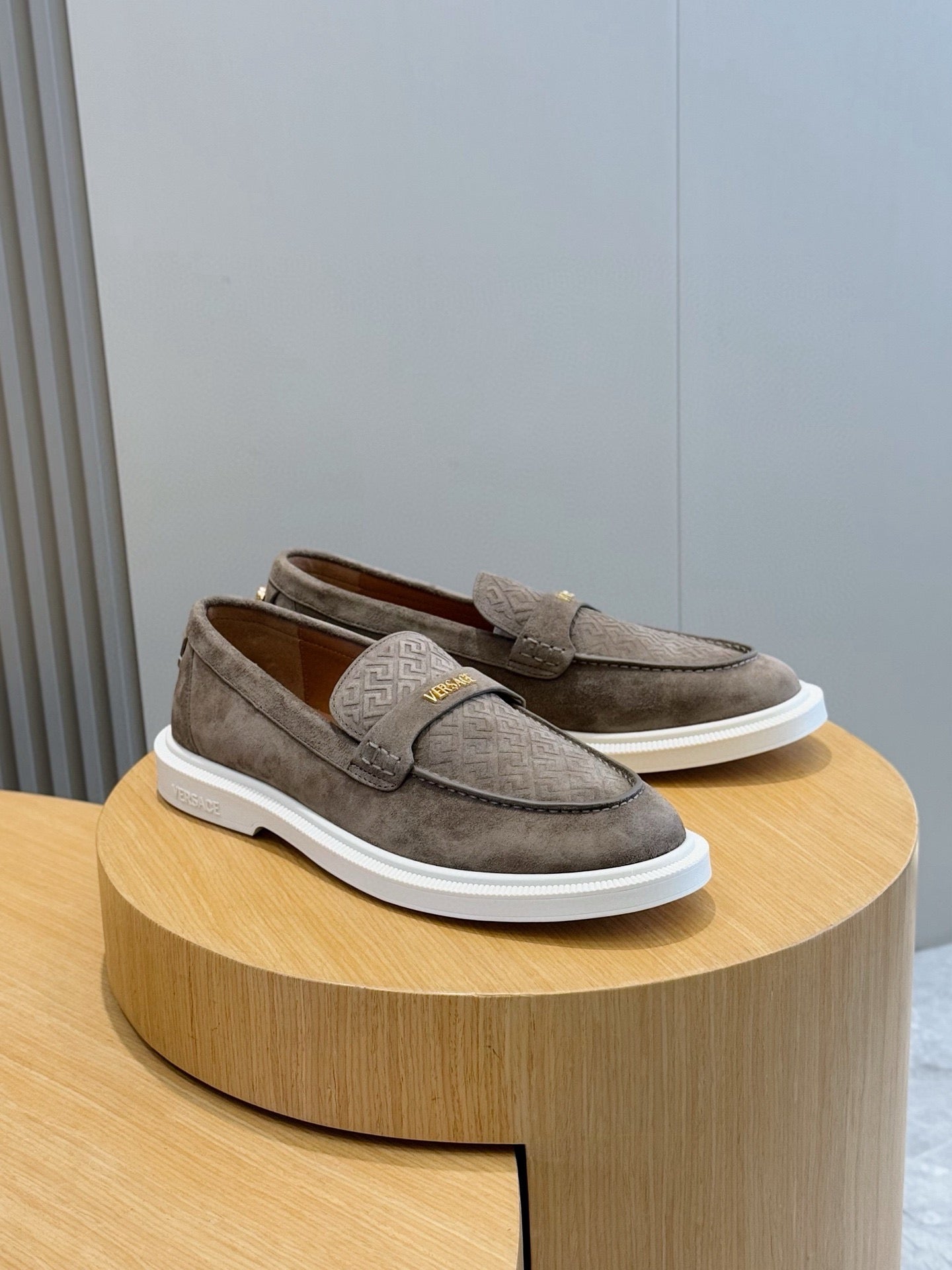 VERSACE GIULIANO MOCASINES (Varios)