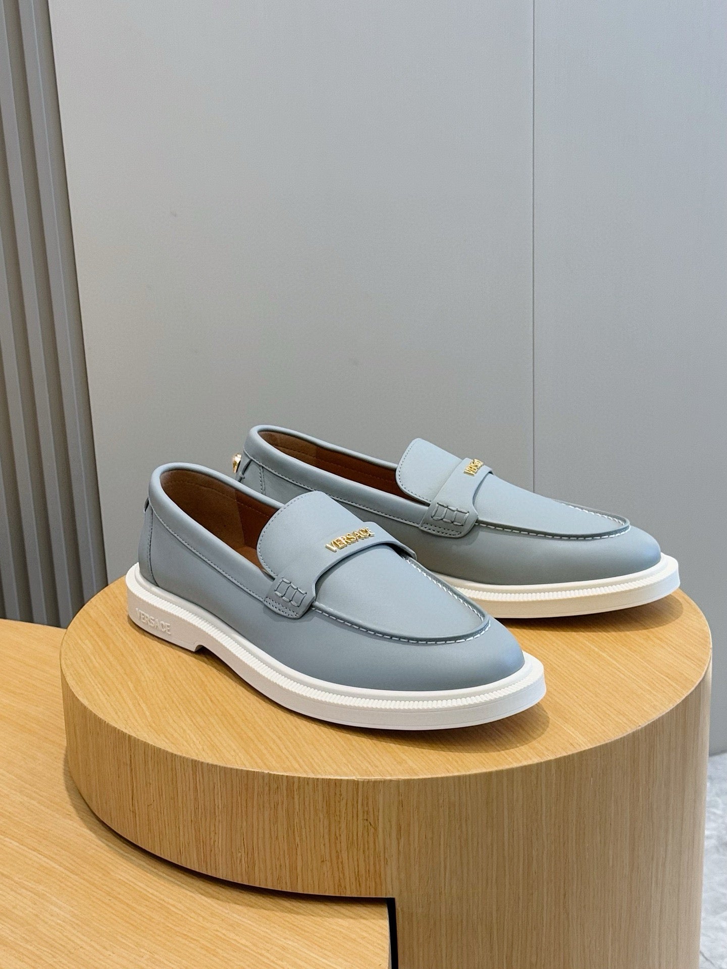 VERSACE GIULIANO MOCASINES (Varios)