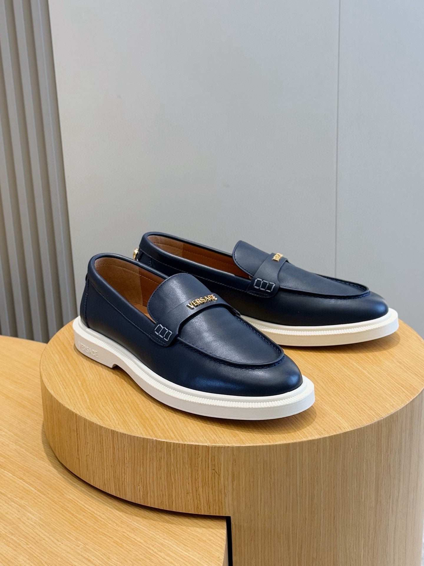 VERSACE GIULIANO MOCASINES (Varios)