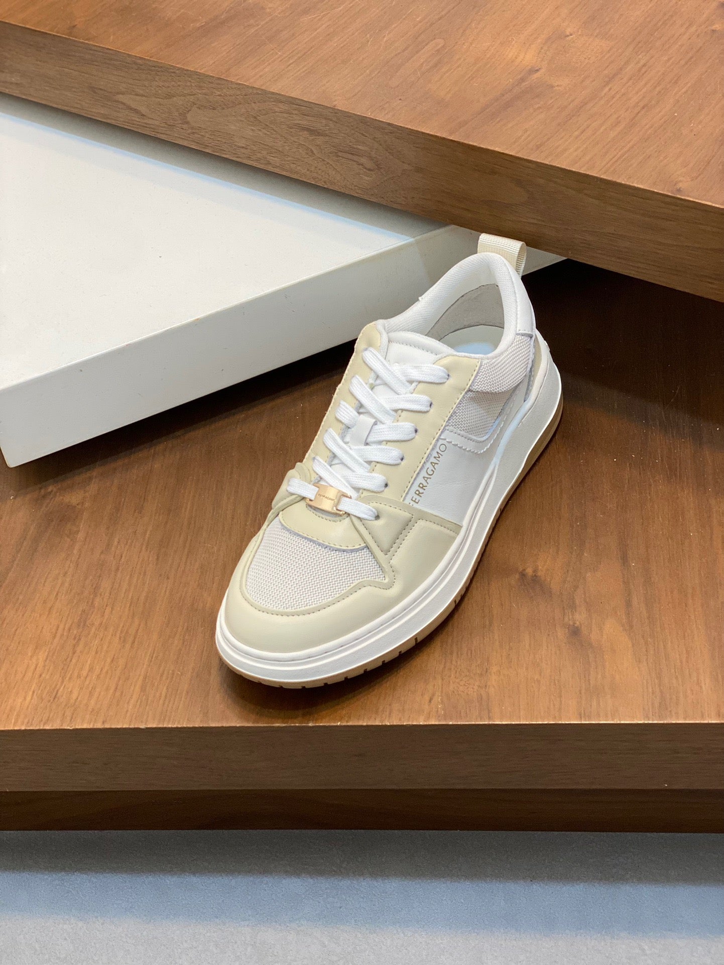 FERRAGAMO Panelled Sneakers (VARIOS COLORES)