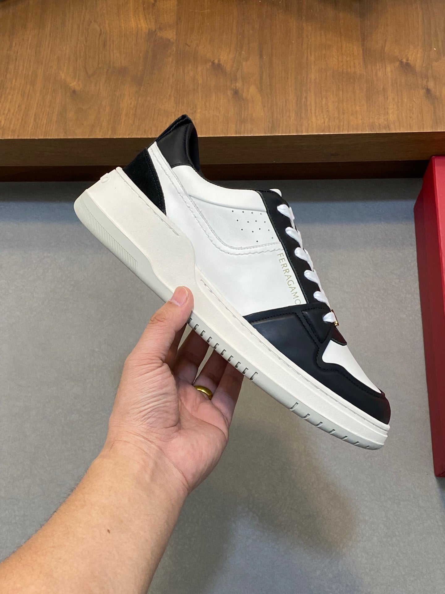 FERRAGAMO Panelled Sneakers (VARIOS COLORES)