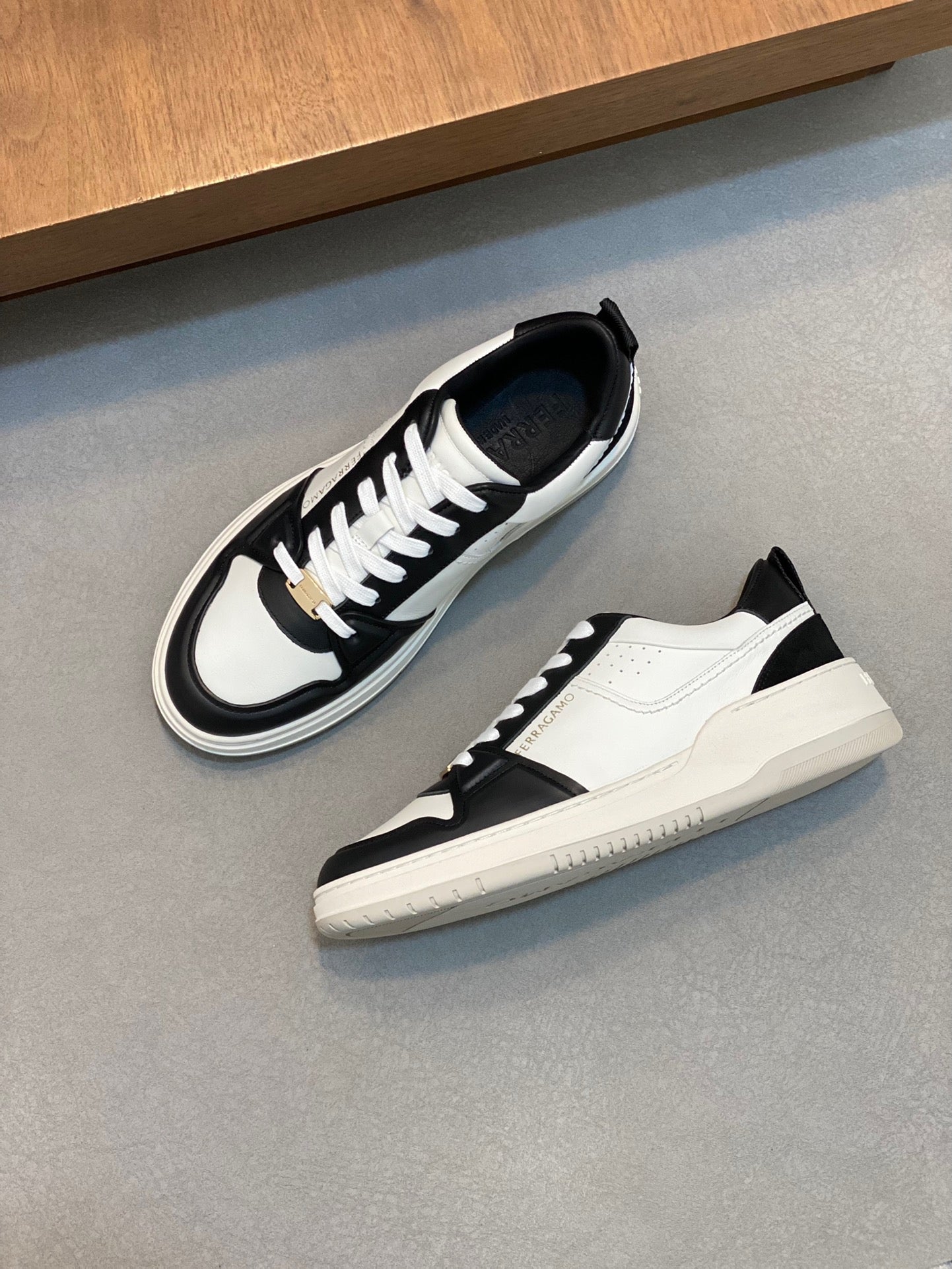 FERRAGAMO Panelled Sneakers (VARIOS COLORES)