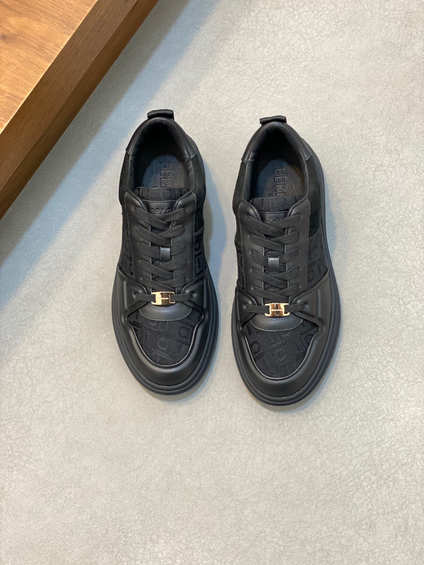 FERRAGAMO Panelled Sneakers (VARIOS COLORES)