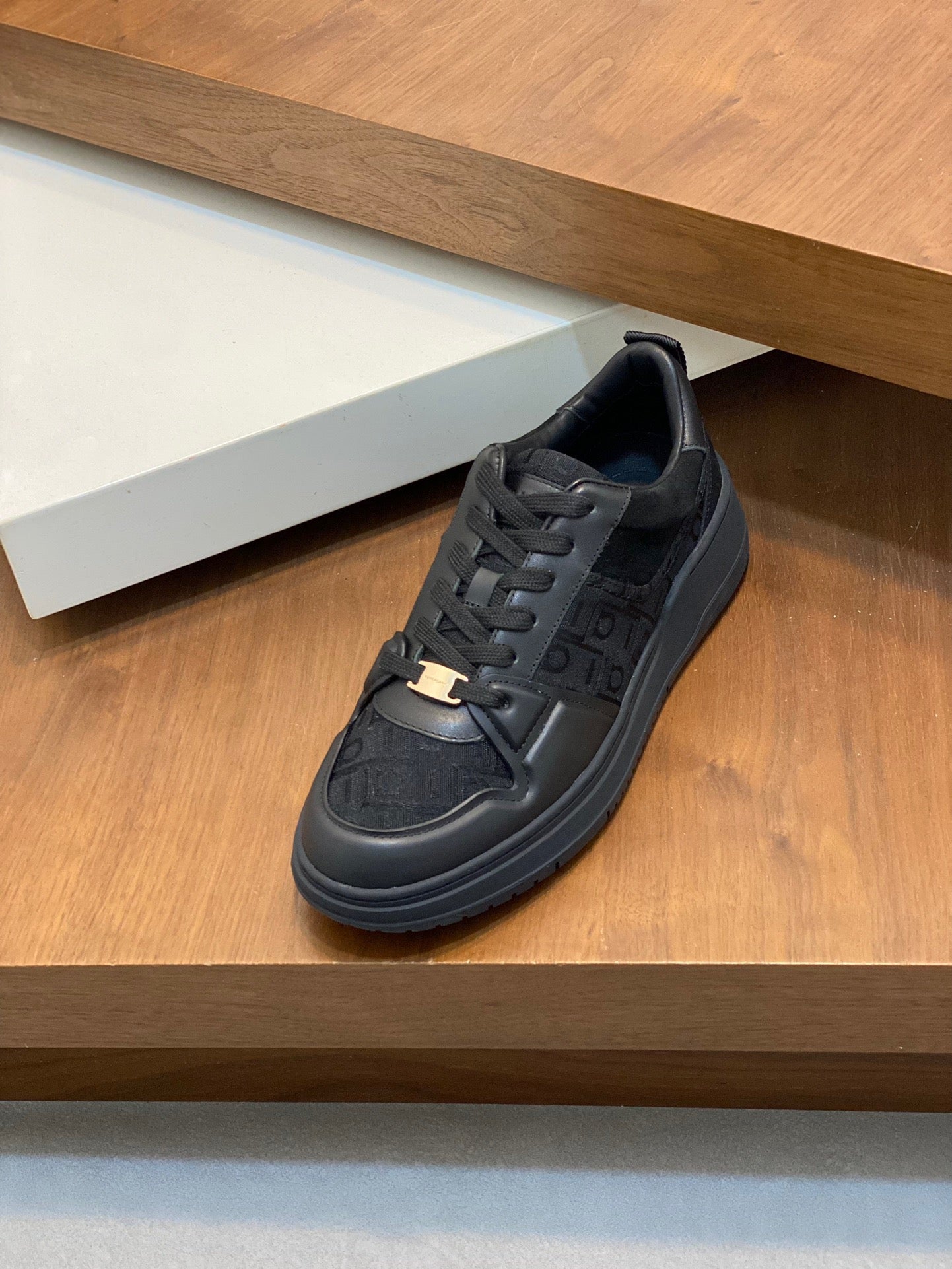 FERRAGAMO Panelled Sneakers (VARIOS COLORES)