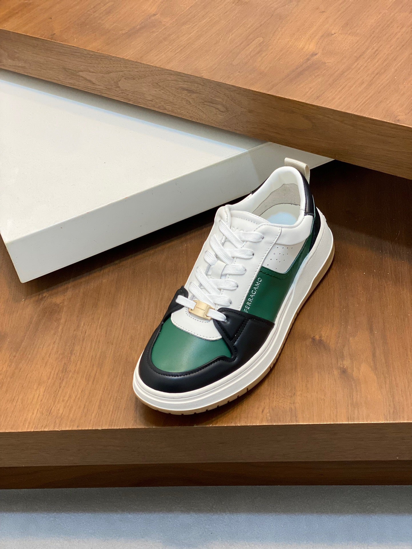 FERRAGAMO Panelled Sneakers (VARIOS COLORES)