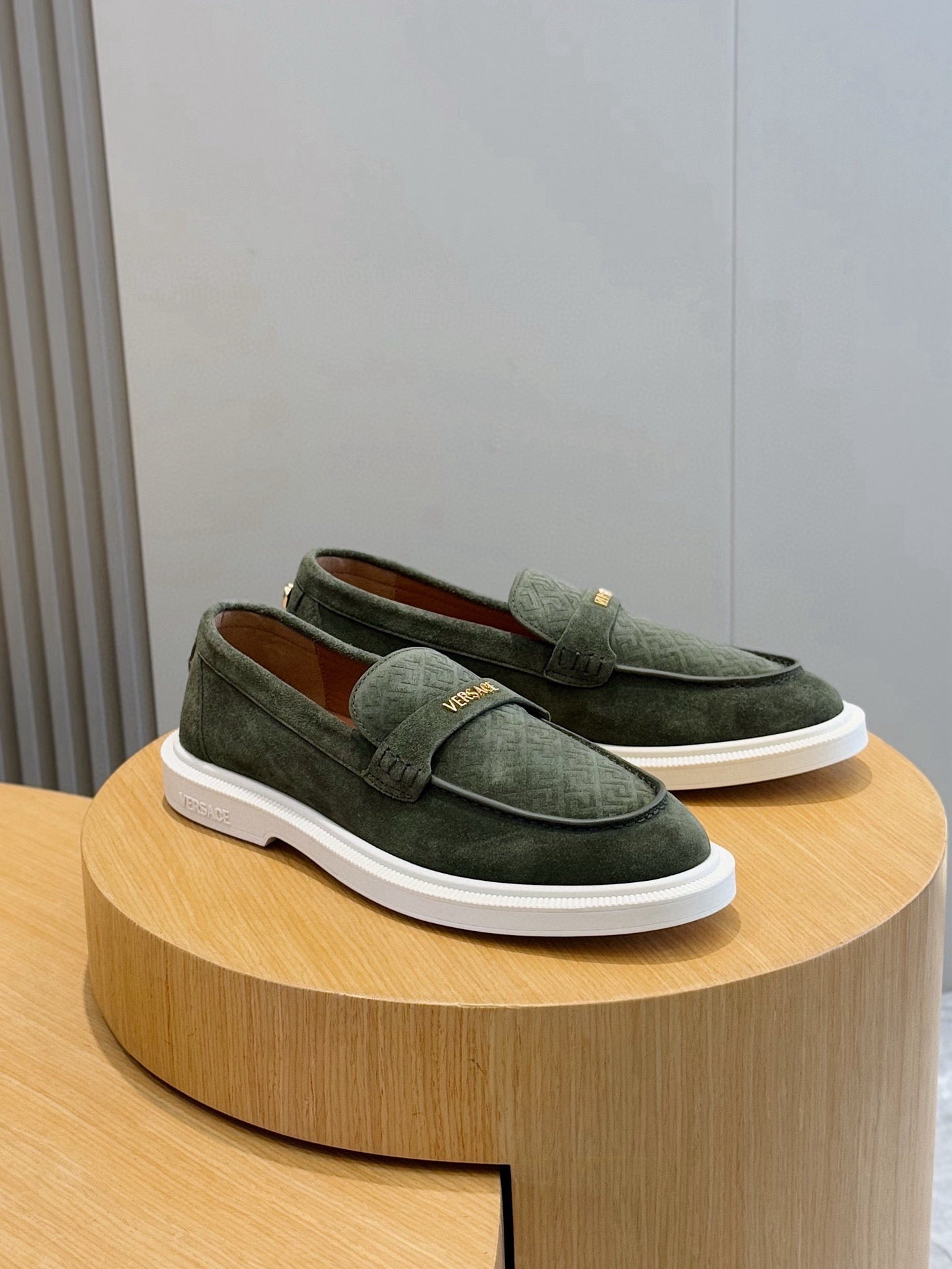VERSACE GIULIANO MOCASINES (Varios)