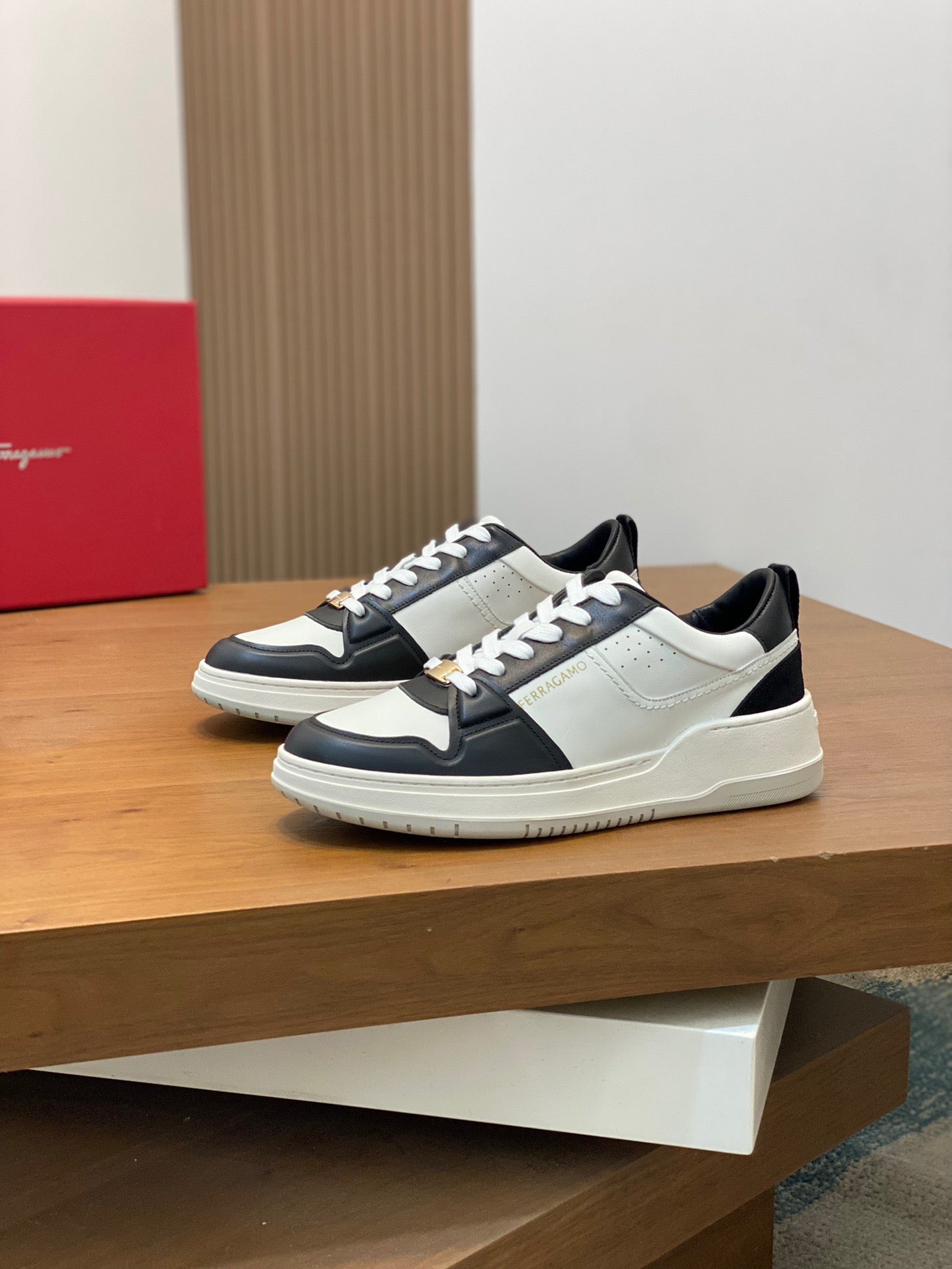 FERRAGAMO Panelled Sneakers (VARIOS COLORES)