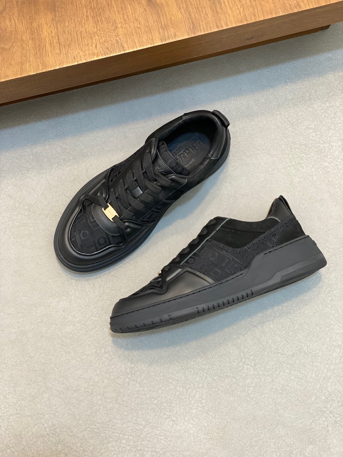 FERRAGAMO Panelled Sneakers (VARIOS COLORES)