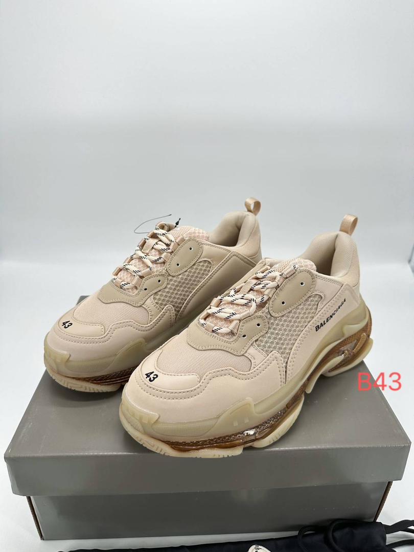 Balenciaga Sneakers triple s