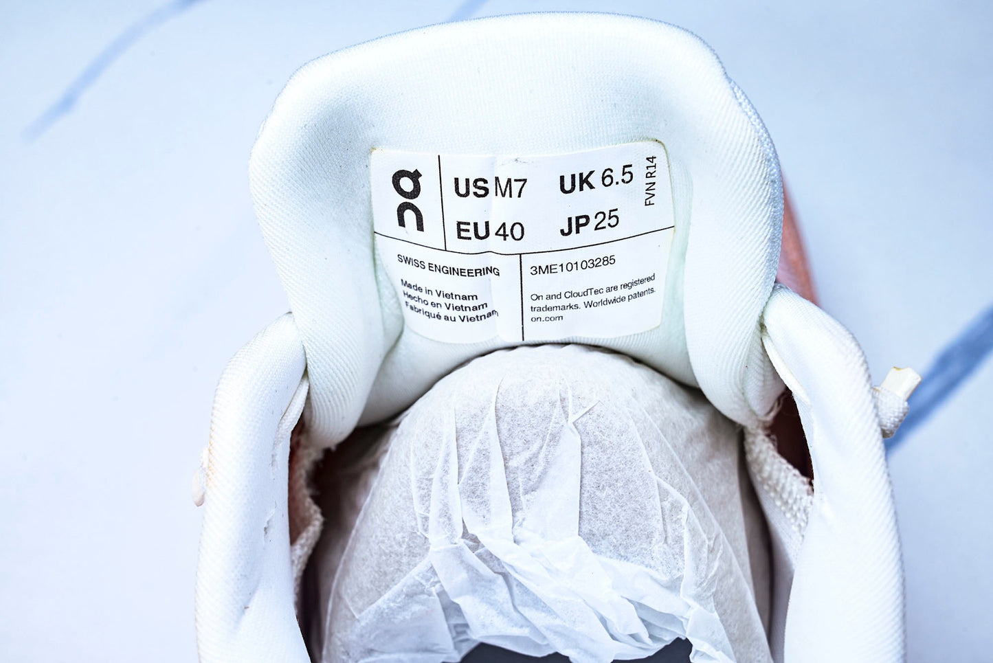 ON CLOUDTILT (Varios)