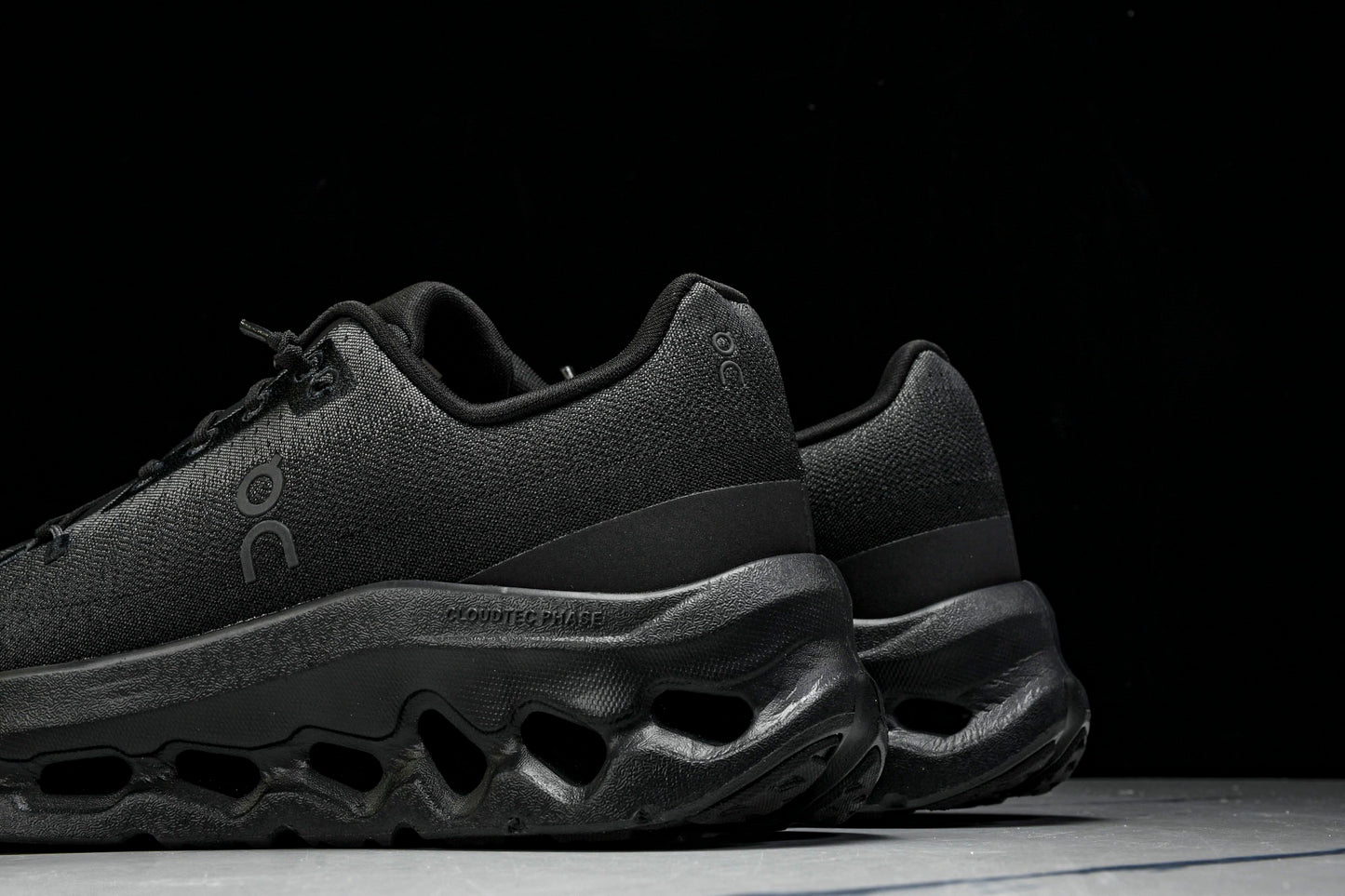 ON CLOUDTILT (Varios)