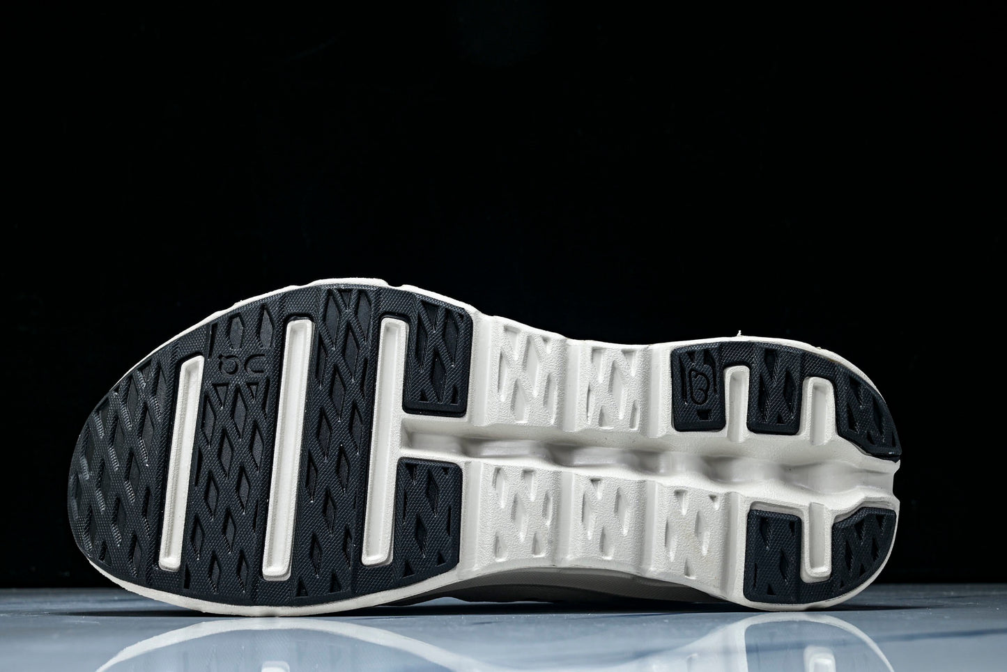 ON CLOUDTILT (Varios)