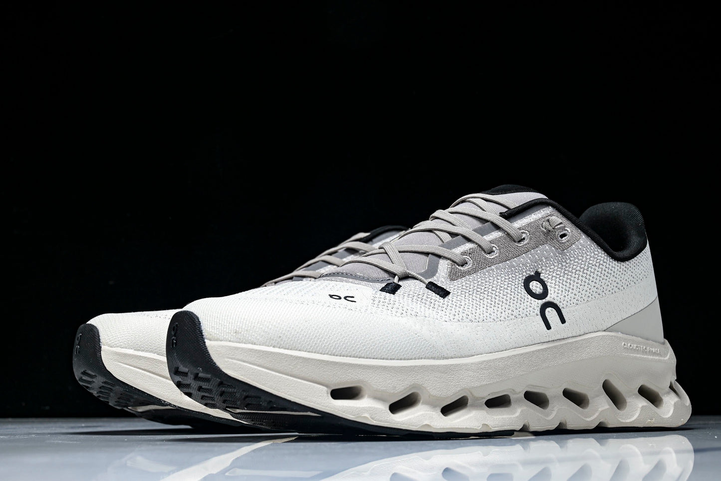 ON CLOUDTILT (Varios)