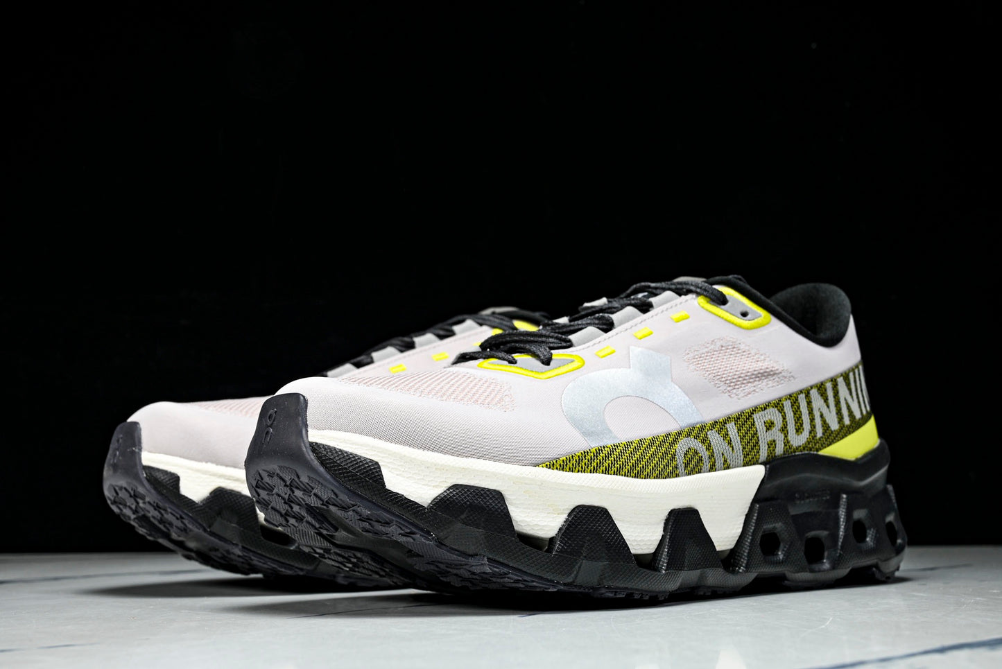 ON CLOUDMONSTER (Varios)