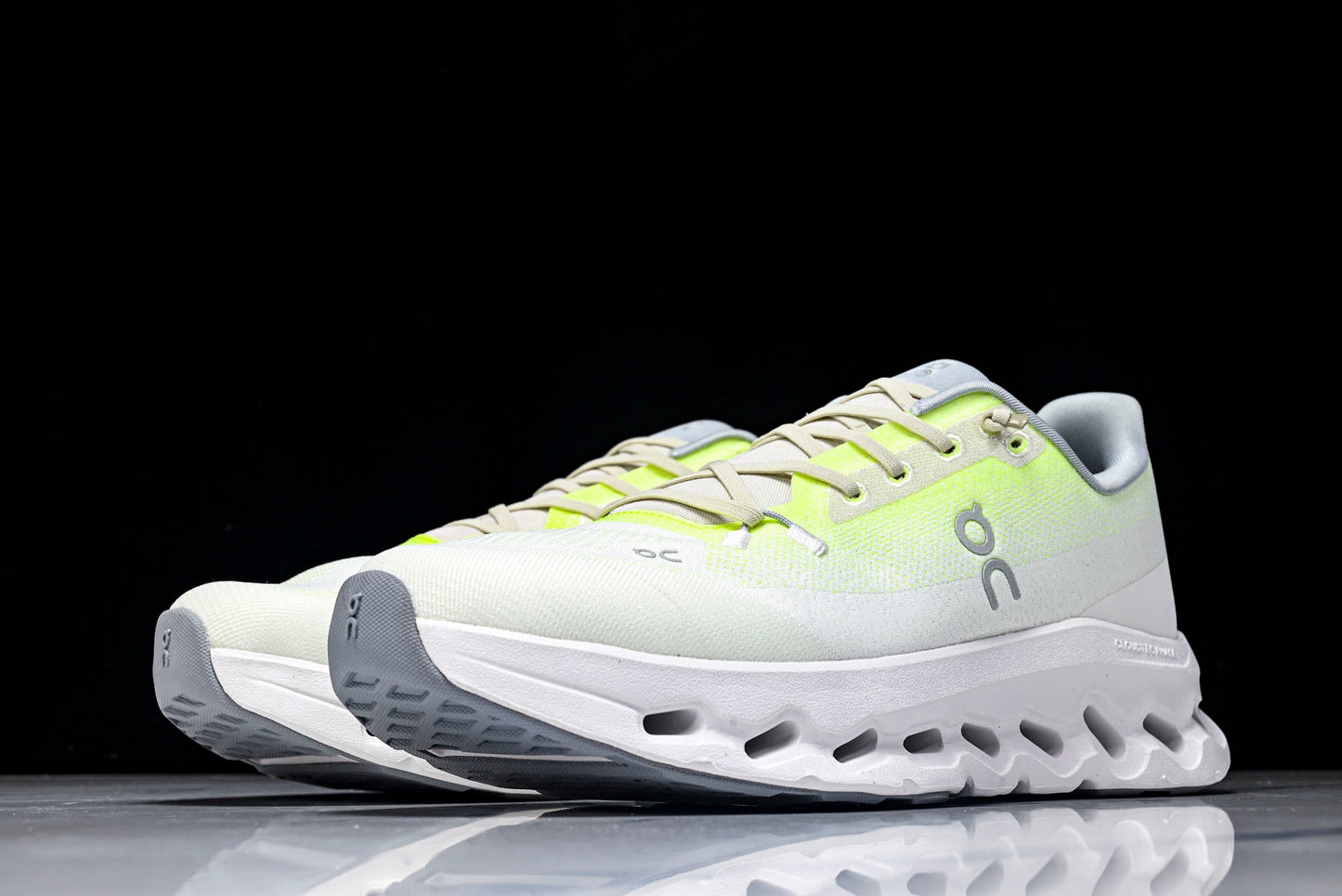 ON CLOUDTILT (Varios)