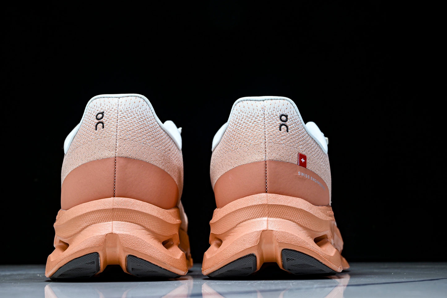 ON CLOUDTILT (Varios)