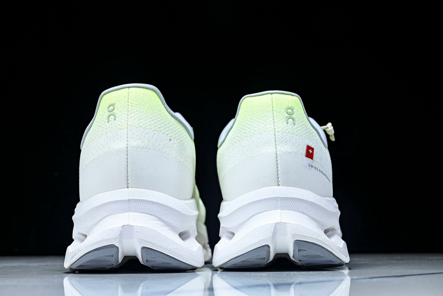 ON CLOUDTILT (Varios)