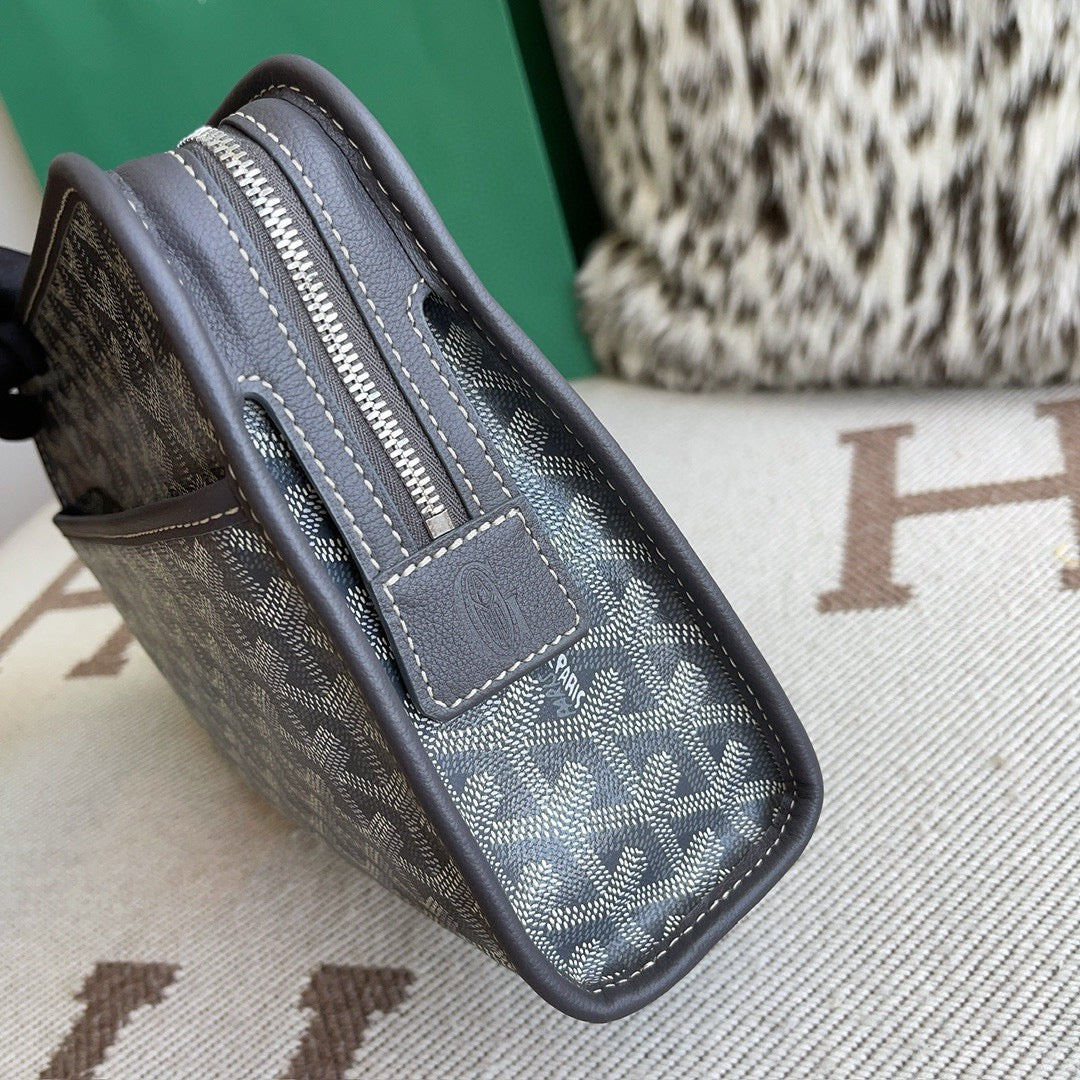 GOYARD Goyardine Canvas Jouvence MM Toiletry Pouch (VARIOS)