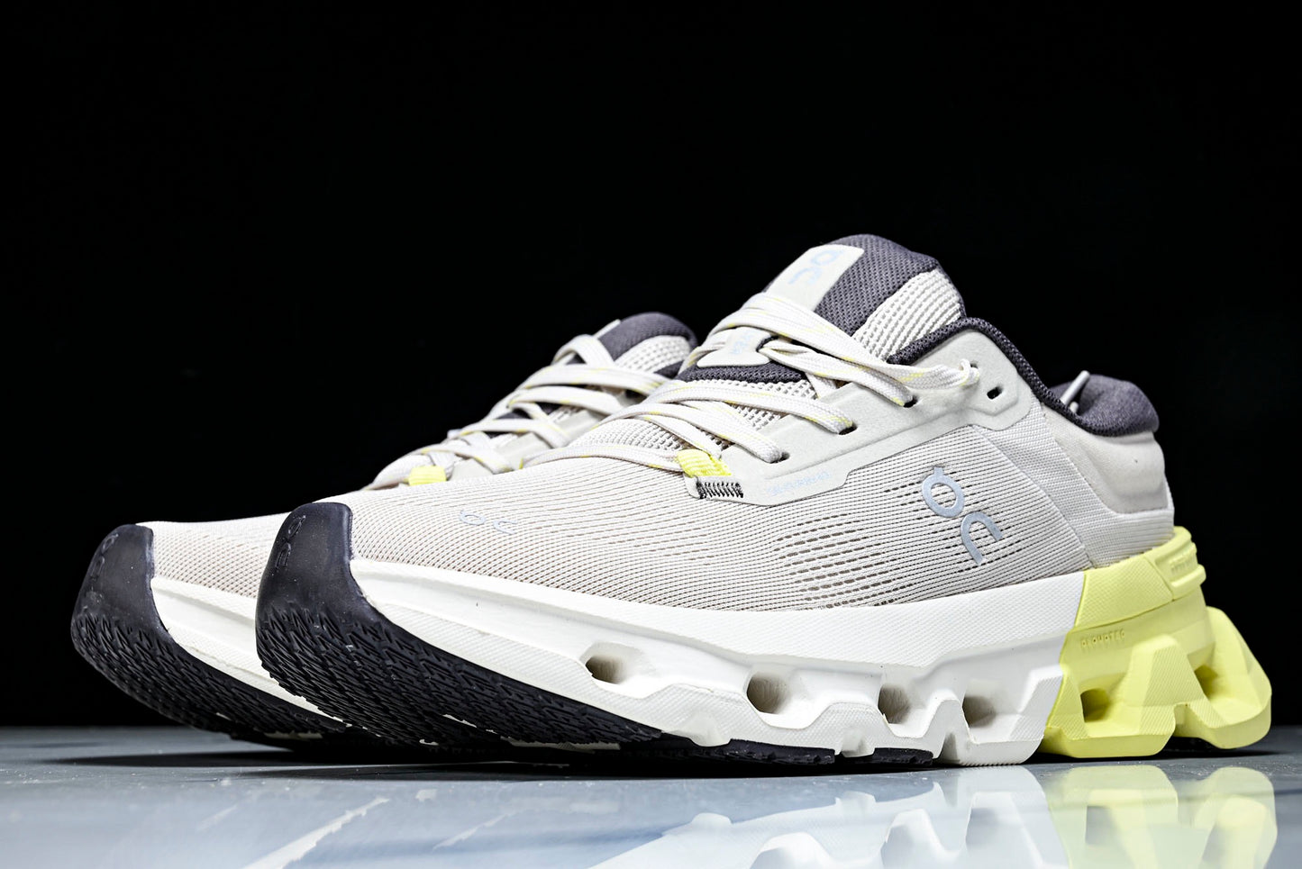 ON CLOUDFLAYER5 (Varios)