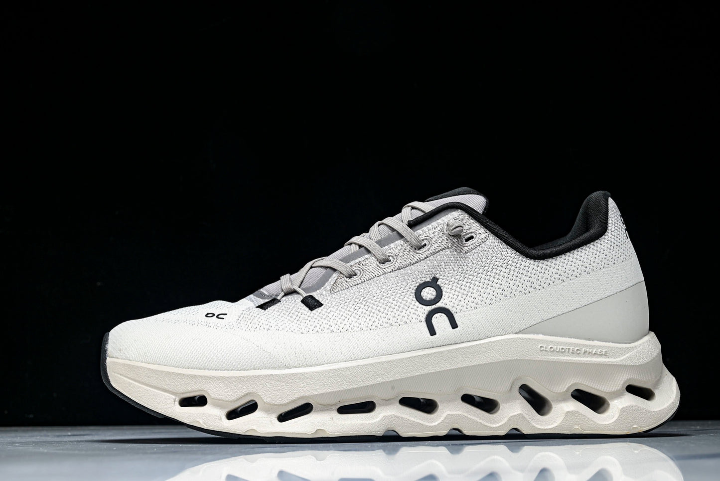 ON CLOUDTILT (Varios)