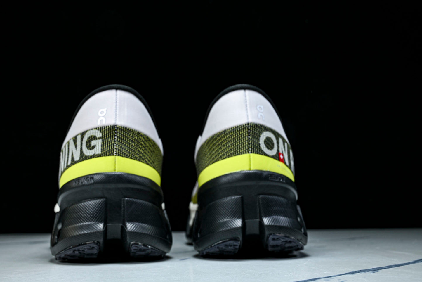 ON CLOUDMONSTER (Varios)