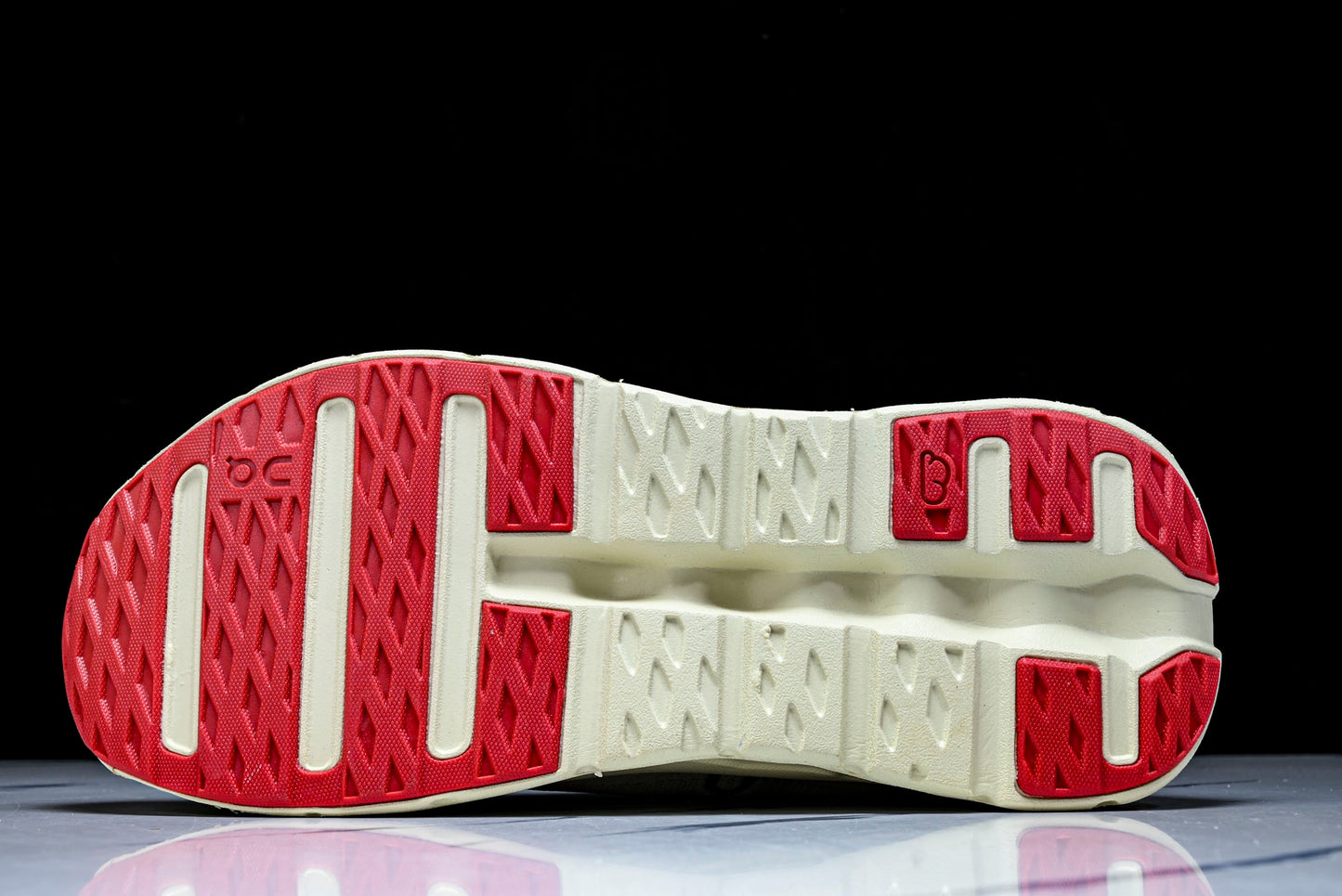 ON CLOUDTILT (Varios)