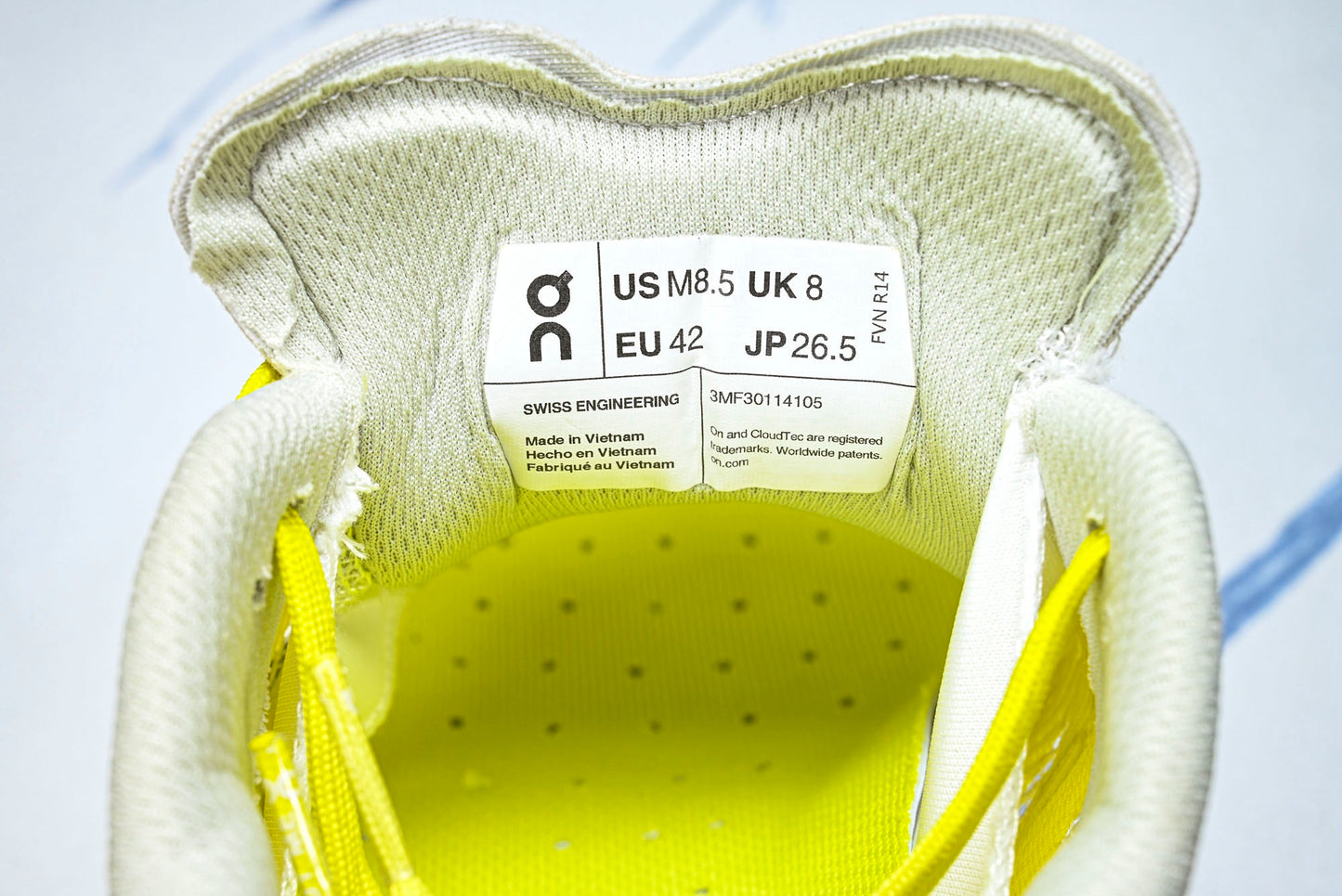 ON CLOUDMONSTER (Varios)