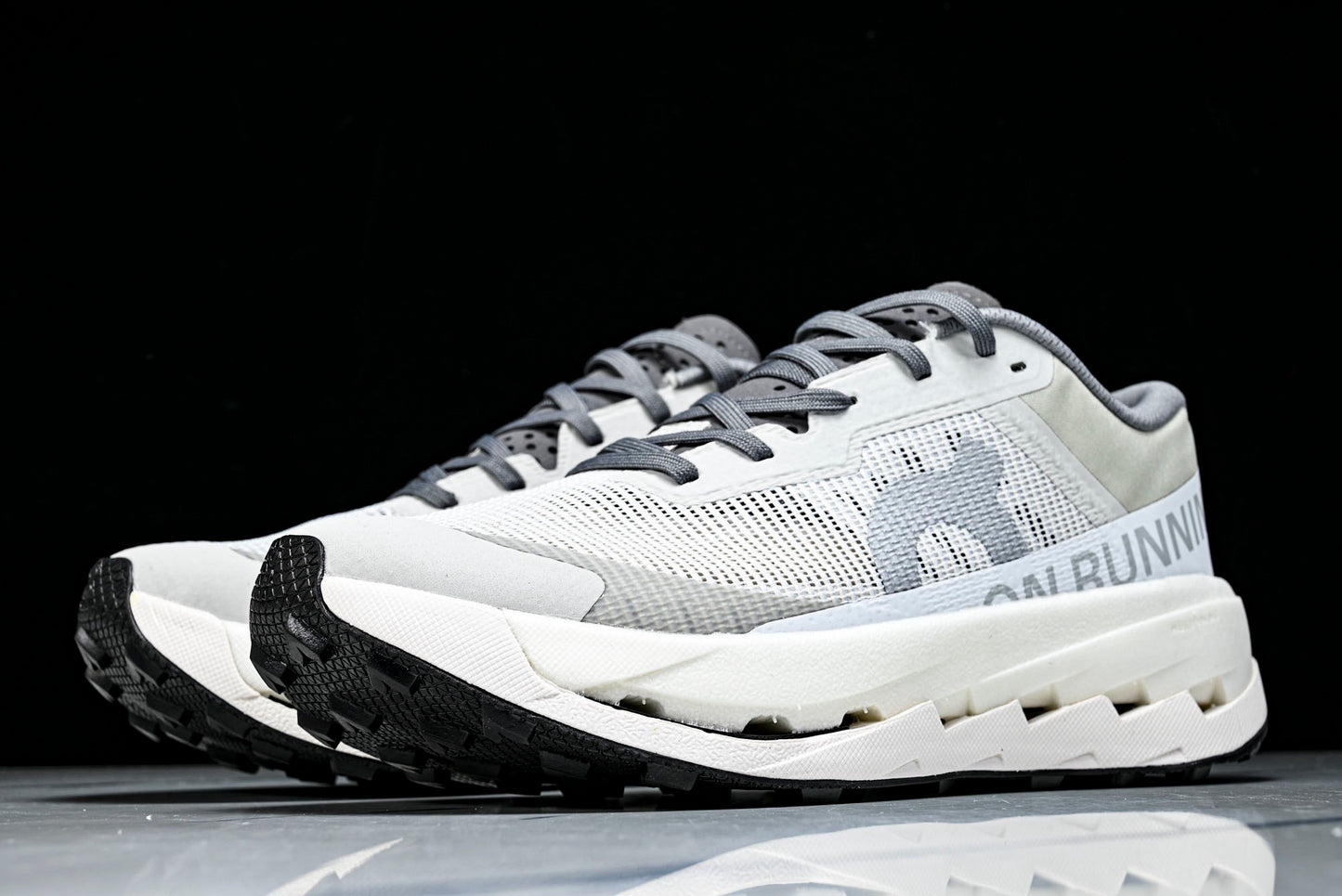 ON CLOUDMONSTER (Varios)