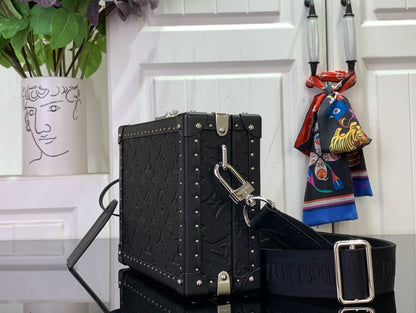 LV Clutch Box M12876