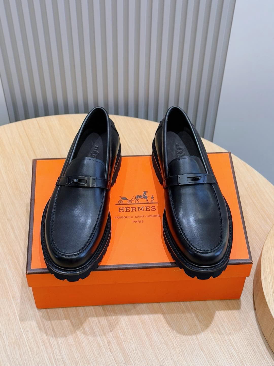 HERMES Casual Shoes