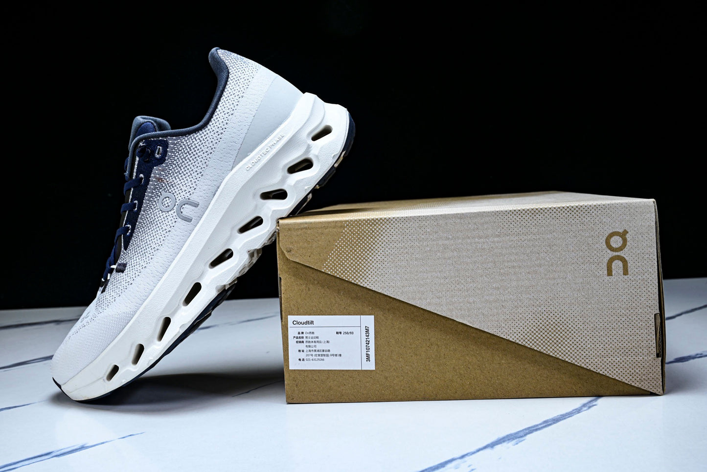 ON CLOUDTILT (Varios)