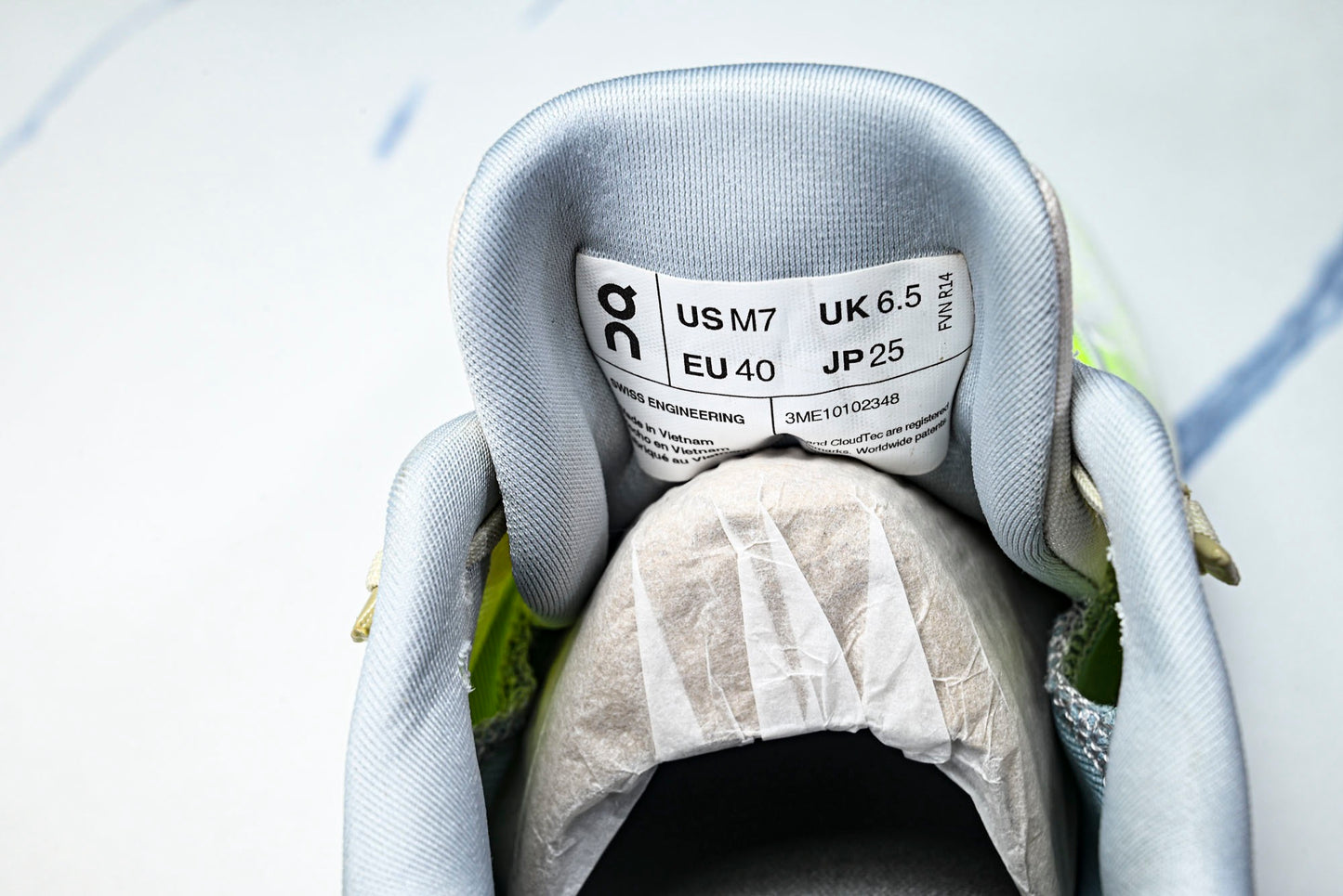 ON CLOUDTILT (Varios)