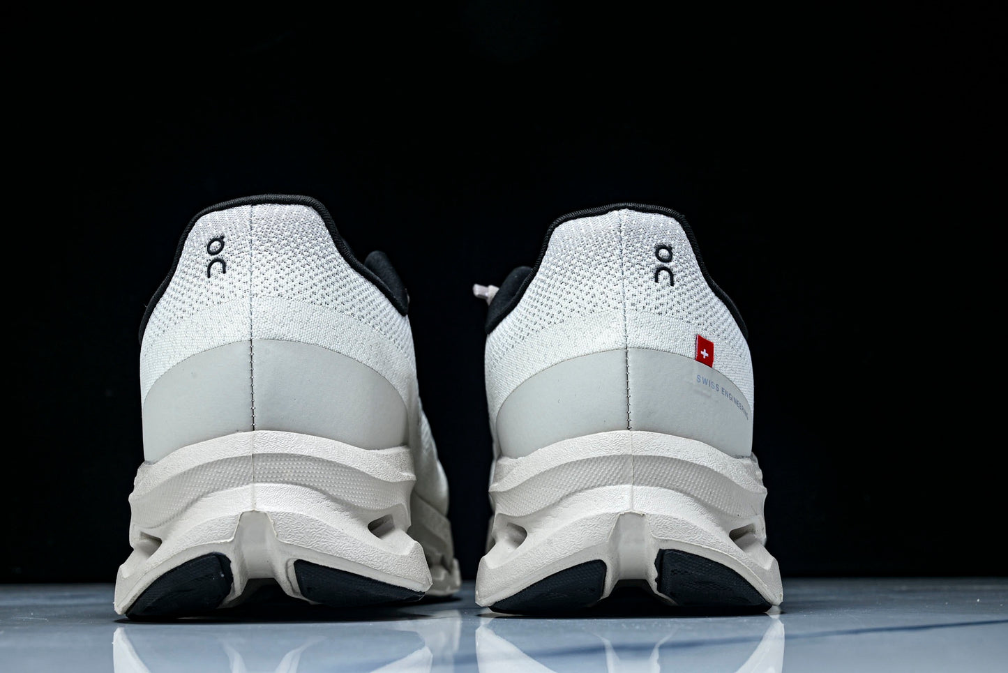 ON CLOUDTILT (Varios)