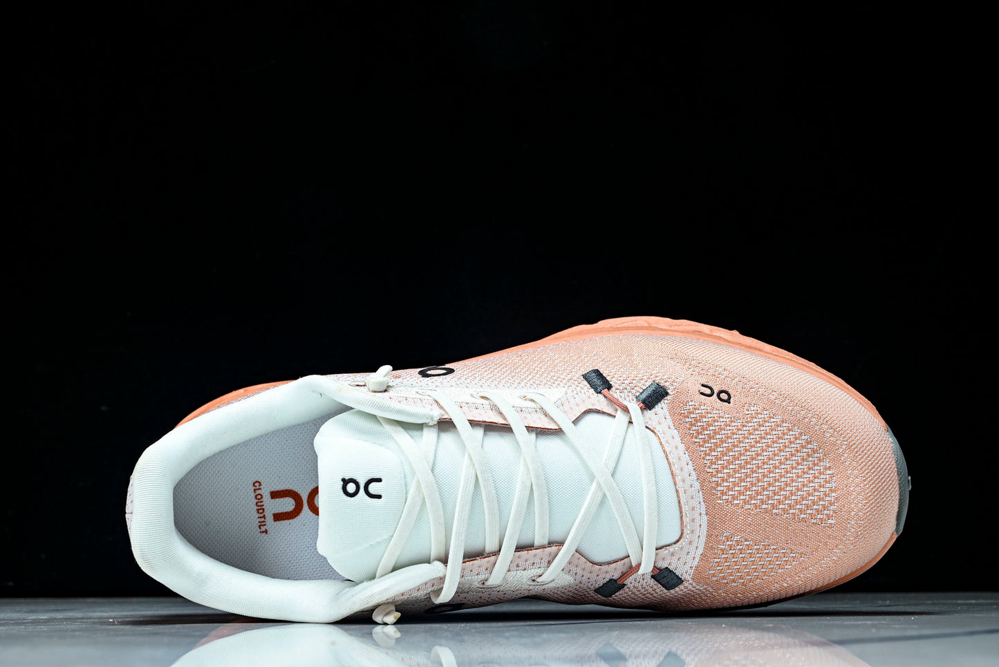 ON CLOUDTILT (Varios)