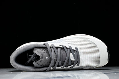 ON CLOUDMONSTER (Varios)