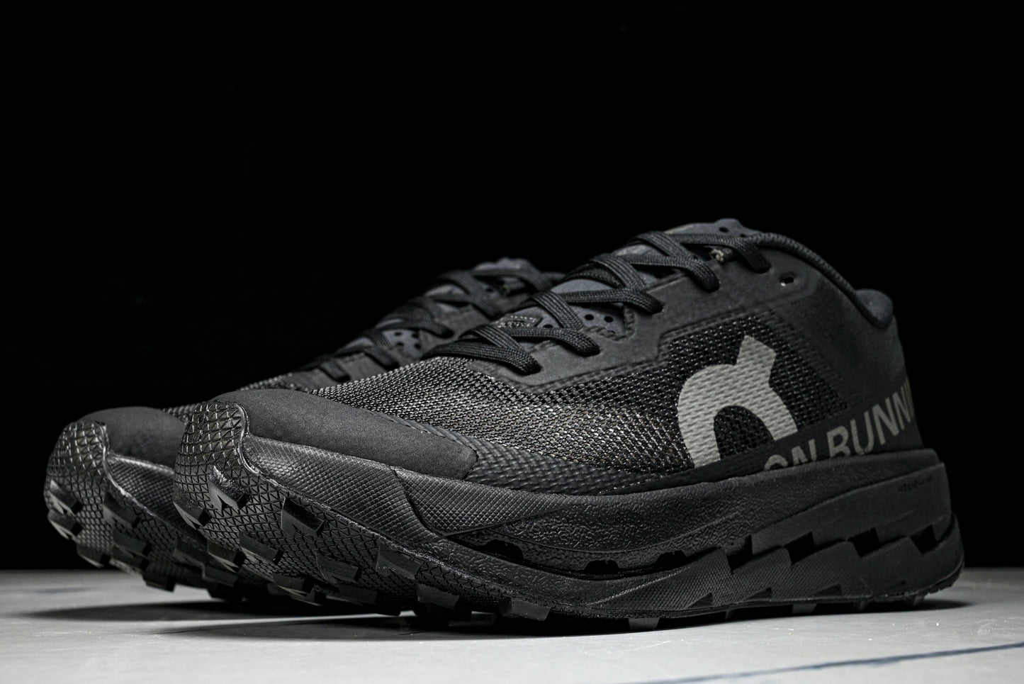 ON CLOUDMONSTER (Varios)