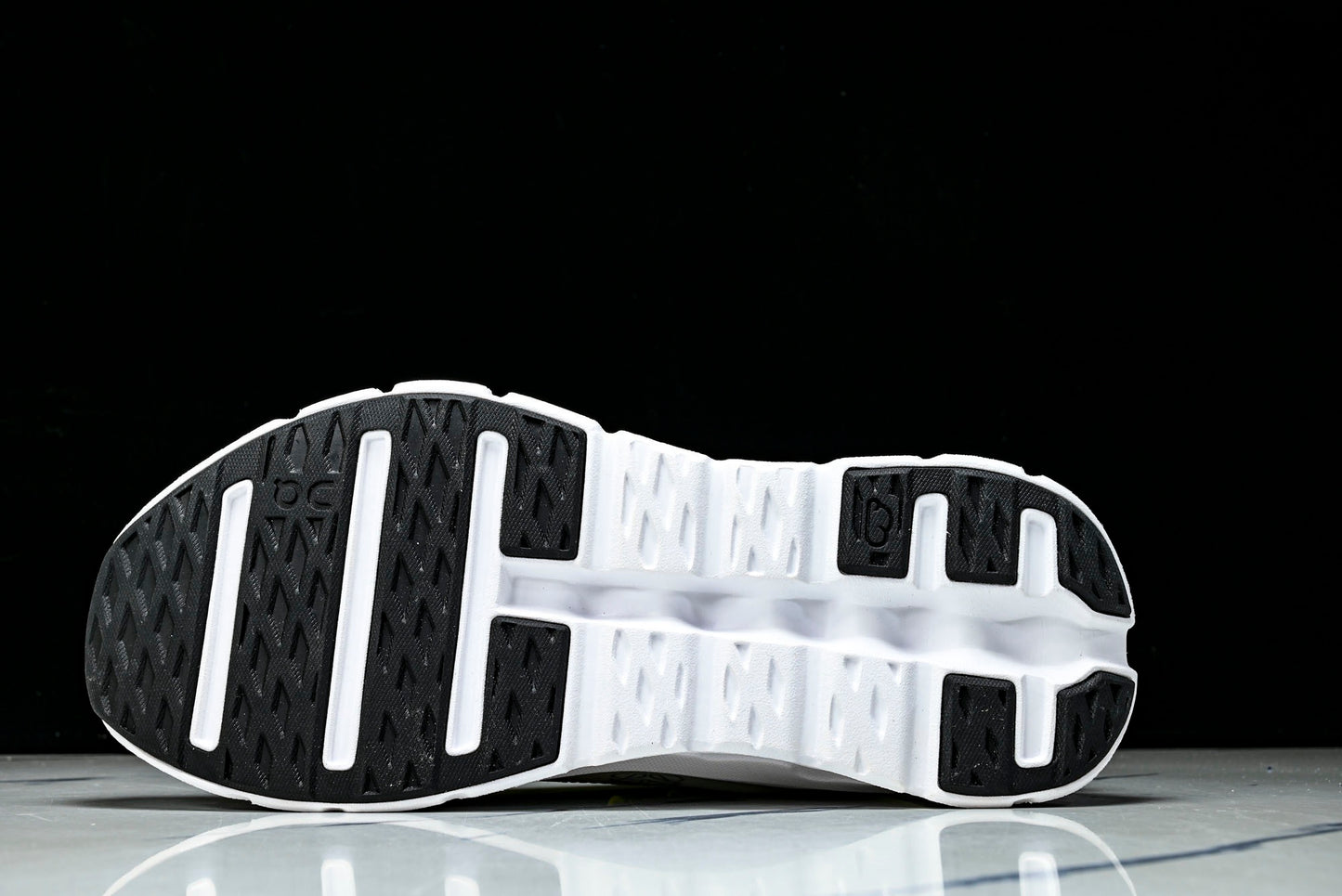 ON CLOUDTILT 2.0 x LOEWE (Varios)