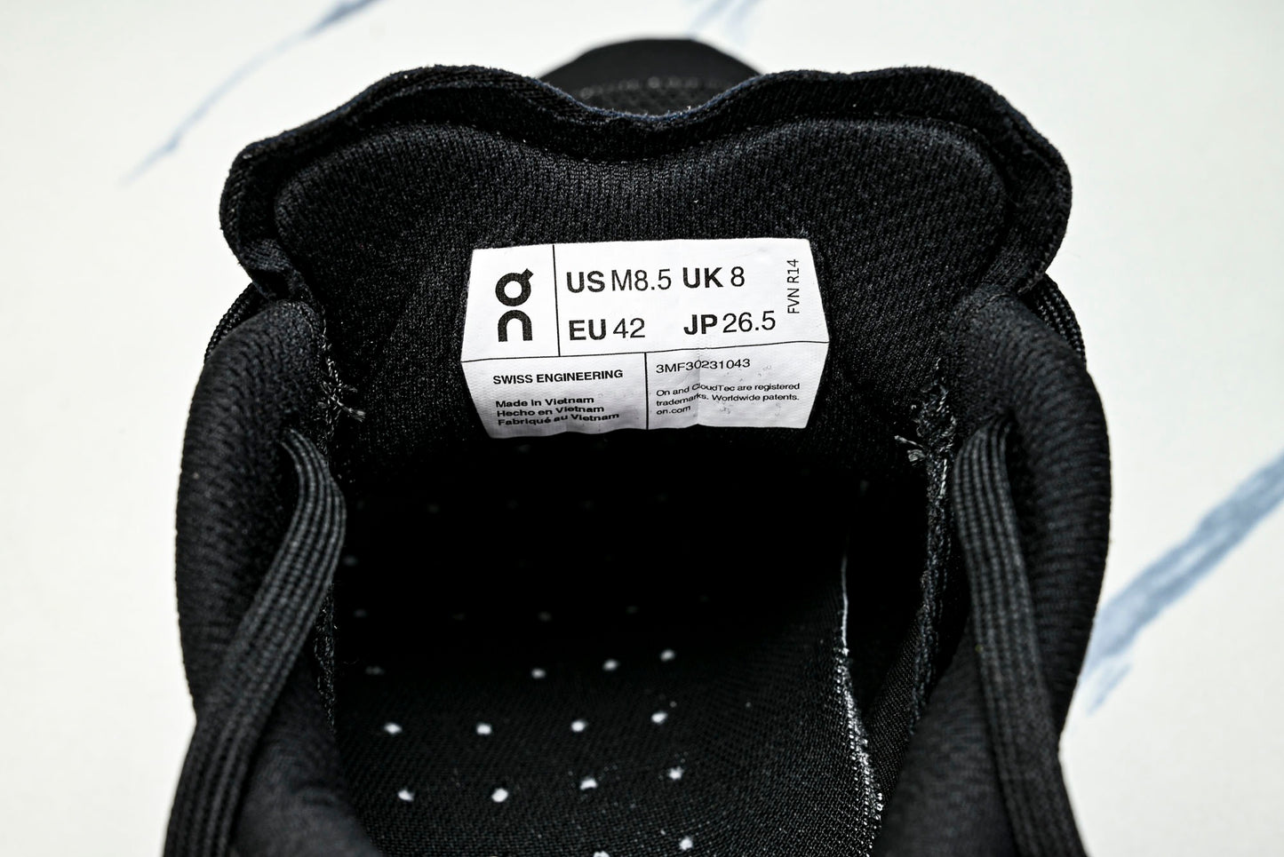 ON CLOUDMONSTER (Varios)