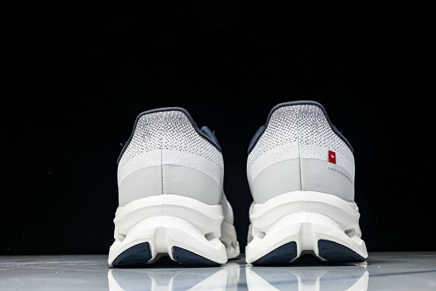 ON CLOUDTILT (Varios)