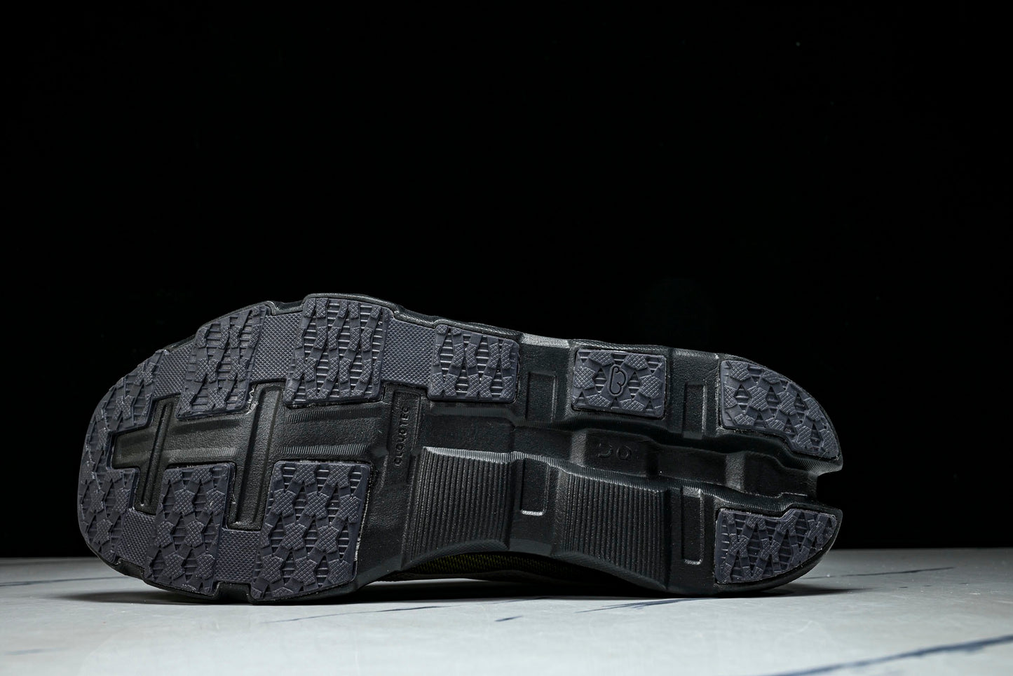 ON CLOUDMONSTER (Varios)