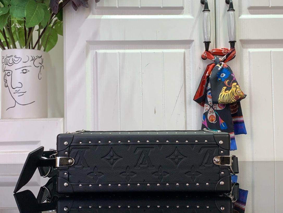 LV Clutch Box M12876